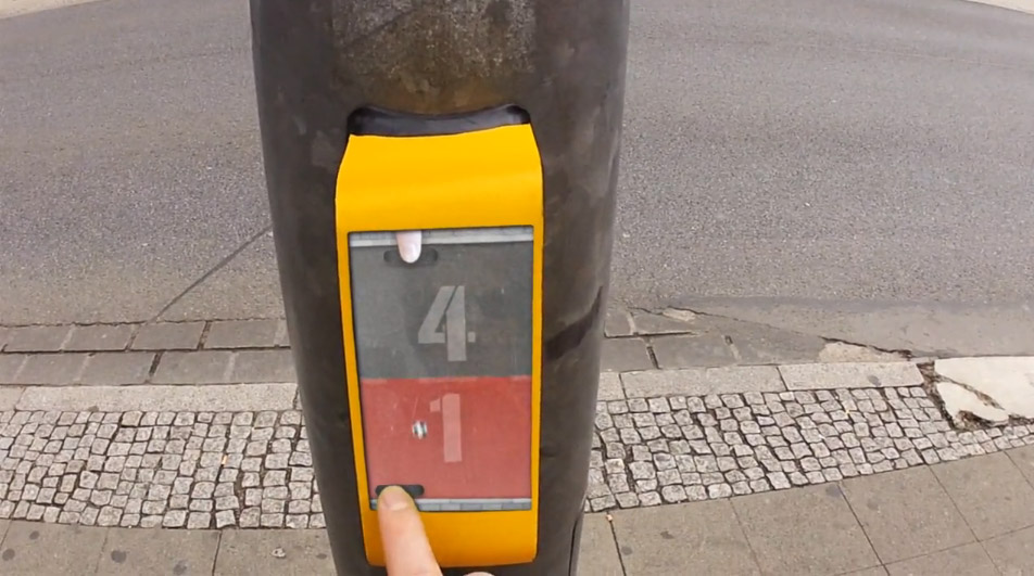  pong game mounted on a traffic light